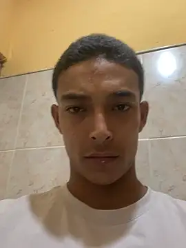 Snapshot of Demiansteven2 chatting on July 14, 8:47 pm Demiansteven2 online show from July 14, 8:47 pm