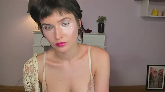Snapshot of sarah_perfect chatting on June 23, 1:53 pm sarah perfect online show from June 23, 1:53 pm