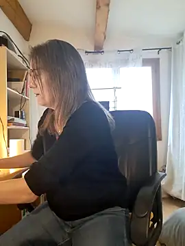 SpiceLea online show from December 12, 2:55 pm