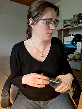 SpiceLea online show from February 24, 12:59 pm