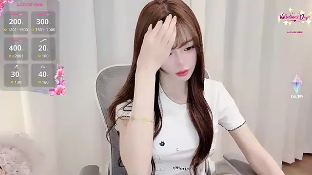 Yuuuuuly online show from April 18, 7:07 pm