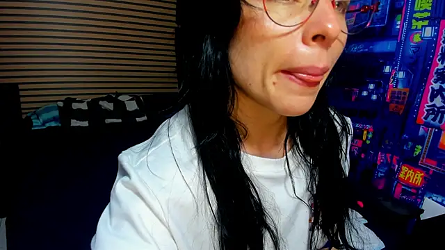 Snapshot of rosse_2504 chatting on March 13, 1:18 pm rosse 2504 online show from March 13, 1:18 pm