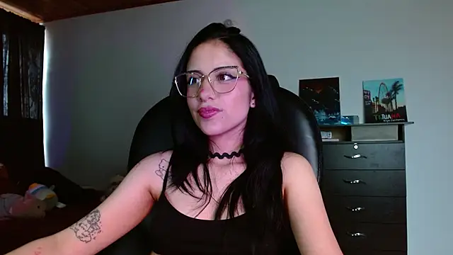 Snapshot of Ary_Pieerce chatting on November 27, 8:33 pm Ary Pieerce online show from November 27, 8:33 pm