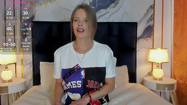 Snapshot of Laurablue chatting on December 21, 10:06 pm Laurablue online show from December 21, 10:06 pm