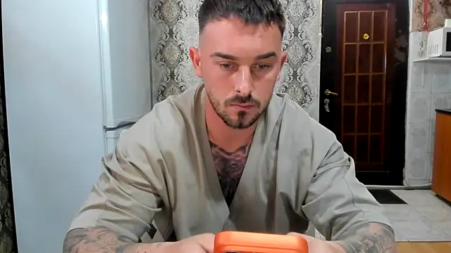 Snapshot of Jonmusclemaster chatting on May 29, 7:56 pm Jonmusclemaster online show from May 29, 7:56 pm