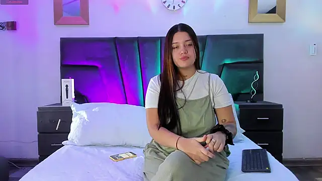 Snapshot of AndreaAndKarina chatting on January 14, 12:35 pm AndreaAndKarina online show from January 14, 12:35 pm