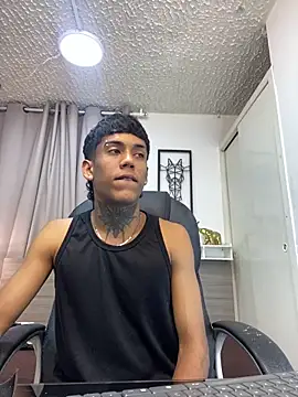 Snapshot of Alan_Cute18 chatting on February 19, 12:56 pm Alan Cute18 online show from February 19, 12:56 pm