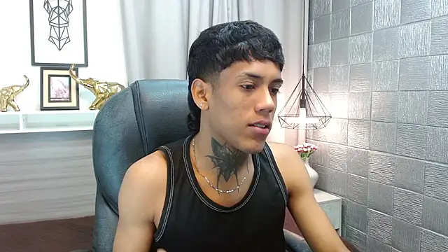 Snapshot of Alan_Cute18 chatting on February 24, 12:58 pm Alan Cute18 online show from February 24, 12:58 pm