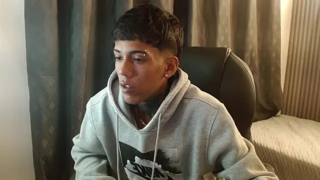 Snapshot of Alan_Cute18 chatting on February 28, 4:02 am Alan Cute18 online show from February 28, 4:02 am