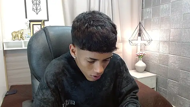 Snapshot of Alan_Cute18 chatting on March 2, 1:18 pm Alan Cute18 online show from March 2, 1:18 pm