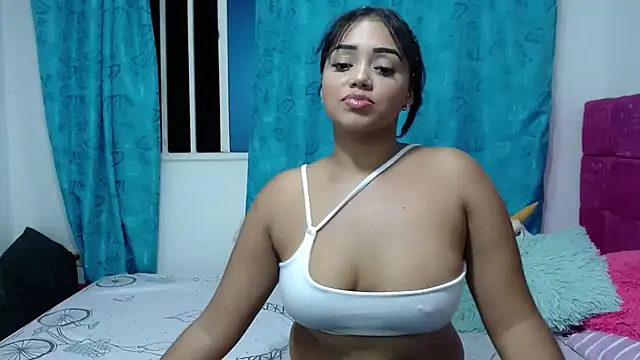 kiara milf  online show from December 9, 11:34 pm