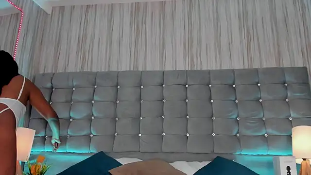 Poacahontasfg online show from October 11, 4:01 am