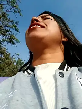 Snapshot of _andrea30 chatting on February 19, 12:33 pm  andrea30 online show from February 19, 12:33 pm