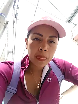 Snapshot of _andrea30 chatting on February 25, 3:27 pm  andrea30 online show from February 25, 3:27 pm