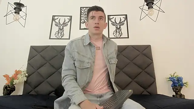 MikaelSlow online show from February 8, 3:19 am