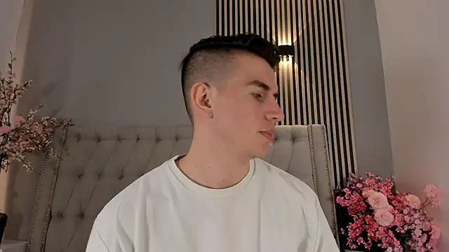 MikaelSlow online show from December 1, 7:41 pm