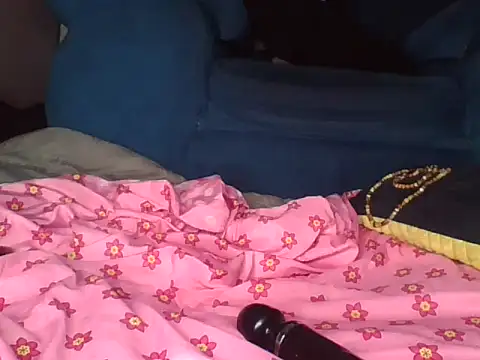 SquirtQueen222 online show from April 9, 6:19 am