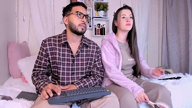 Idara and Edahi01 online show from March 22, 11:42 pm