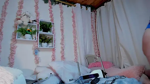 Idara and Edahi01 online show from October 15, 7:47 pm