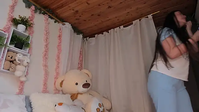 Idara and Edahi01 online show from January 11, 1:21 am