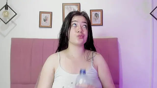 GENNESIS LOVE online show from September 28, 1:00 am