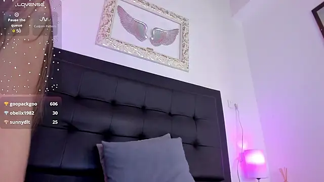 Snapshot of Mia_222 chatting on February 9, 3:34 pm Mia 222 online show from February 9, 3:34 pm