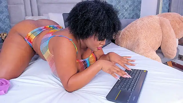 NiiaMoore online show from February 28, 10:39 pm