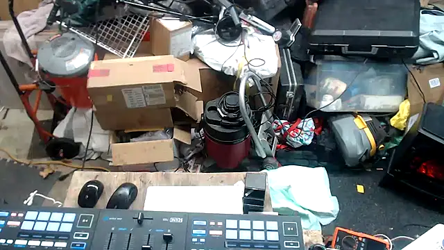 Snapshot of tongueispowerr6d9 chatting on December 9, 8:22 am tongueispowerr6d9 online show from December 9, 8:22 am