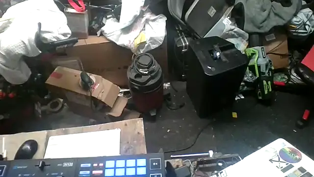 Snapshot of tongueispowerr6d9 chatting on January 8, 8:38 am tongueispowerr6d9 online show from January 8, 8:38 am