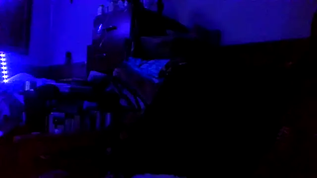 Snapshot of tongueispowerr6d9 chatting on January 16, 8:43 am tongueispowerr6d9 online show from January 16, 8:43 am