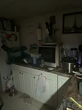 Snapshot of tongueispowerr6d9 chatting on February 19, 9:05 am tongueispowerr6d9 online show from February 19, 9:05 am