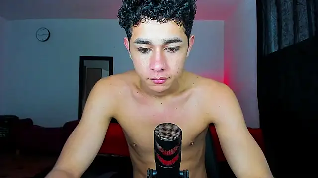 Snapshot of DavidfullOFlove chatting on February 24, 9:09 pm DavidfullOFlove online show from February 24, 9:09 pm