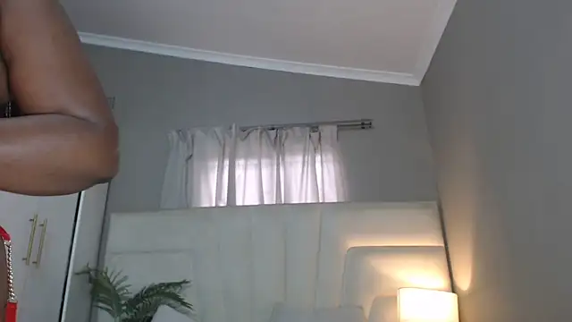 Snapshot of naughtyblackdolie chatting on January 17, 8:08 am naughtyblackdolie online show from January 17, 8:08 am