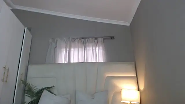 Snapshot of naughtyblackdolie chatting on January 18, 9:13 am naughtyblackdolie online show from January 18, 9:13 am