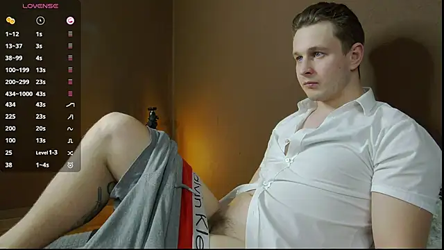 Snapshot of charlie_smiley chatting on December 2, 1:25 am charlie smiley online show from December 2, 1:25 am