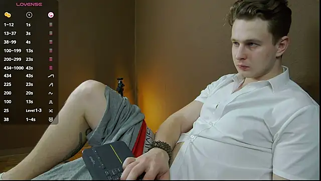 Snapshot of charlie_smiley chatting on December 3, 5:31 am charlie smiley online show from December 3, 5:31 am