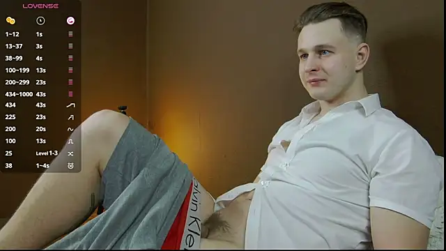 Snapshot of charlie_smiley chatting on December 5, 10:12 pm charlie smiley online show from December 5, 10:12 pm