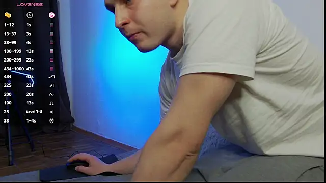 Snapshot of charlie_smiley chatting on January 16, 2:51 am charlie smiley online show from January 16, 2:51 am