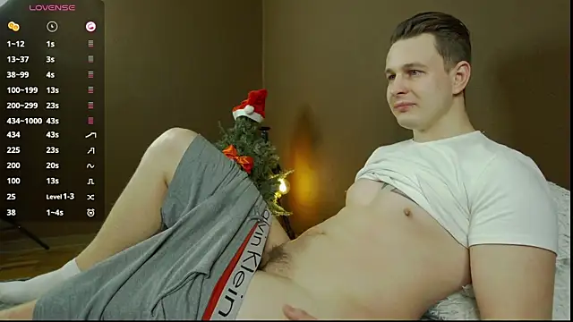 Snapshot of charlie_smiley chatting on January 19, 8:51 pm charlie smiley online show from January 19, 8:51 pm