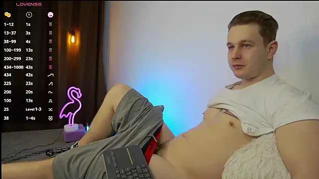 Snapshot of charlie_smiley chatting on February 25, 6:03 am charlie smiley online show from February 25, 6:03 am