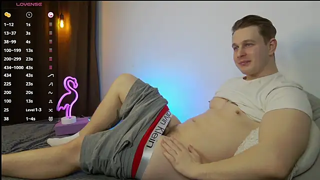 Snapshot of charlie_smiley chatting on March 1, 5:20 am charlie smiley online show from March 1, 5:20 am