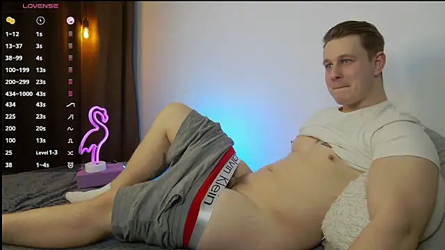 Snapshot of charlie_smiley chatting on March 11, 8:09 am charlie smiley online show from March 11, 8:09 am