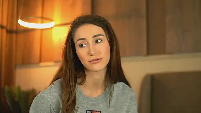 EmilyRaymont online show from March 6, 9:53 pm