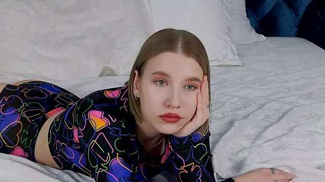 LiliLinn online show from February 7, 7:40 am