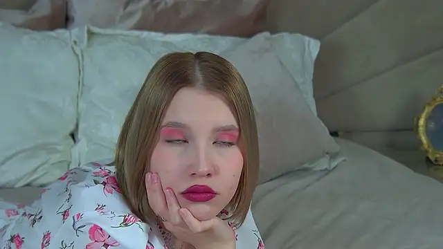 LiliLinn online show from February 17, 4:53 am