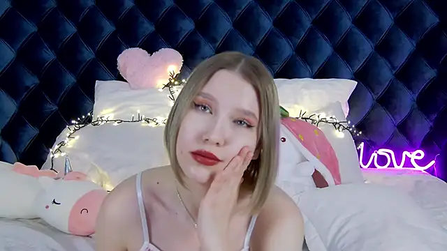 LiliLinn online show from March 3, 1:53 pm