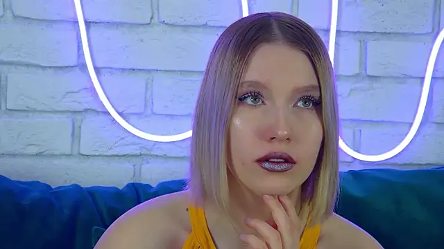 LiliLinn online show from March 21, 8:06 am