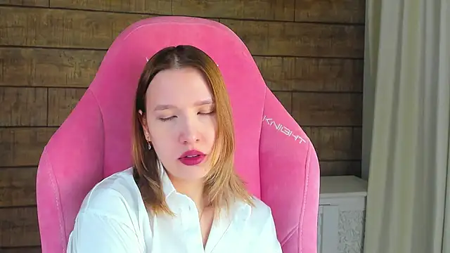 LiliLinn online show from March 19, 4:49 am