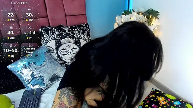 NinaInk online show from February 10, 4:58 pm