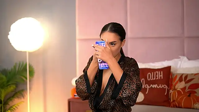 AlmaLuv online show from November 28, 4:48 am